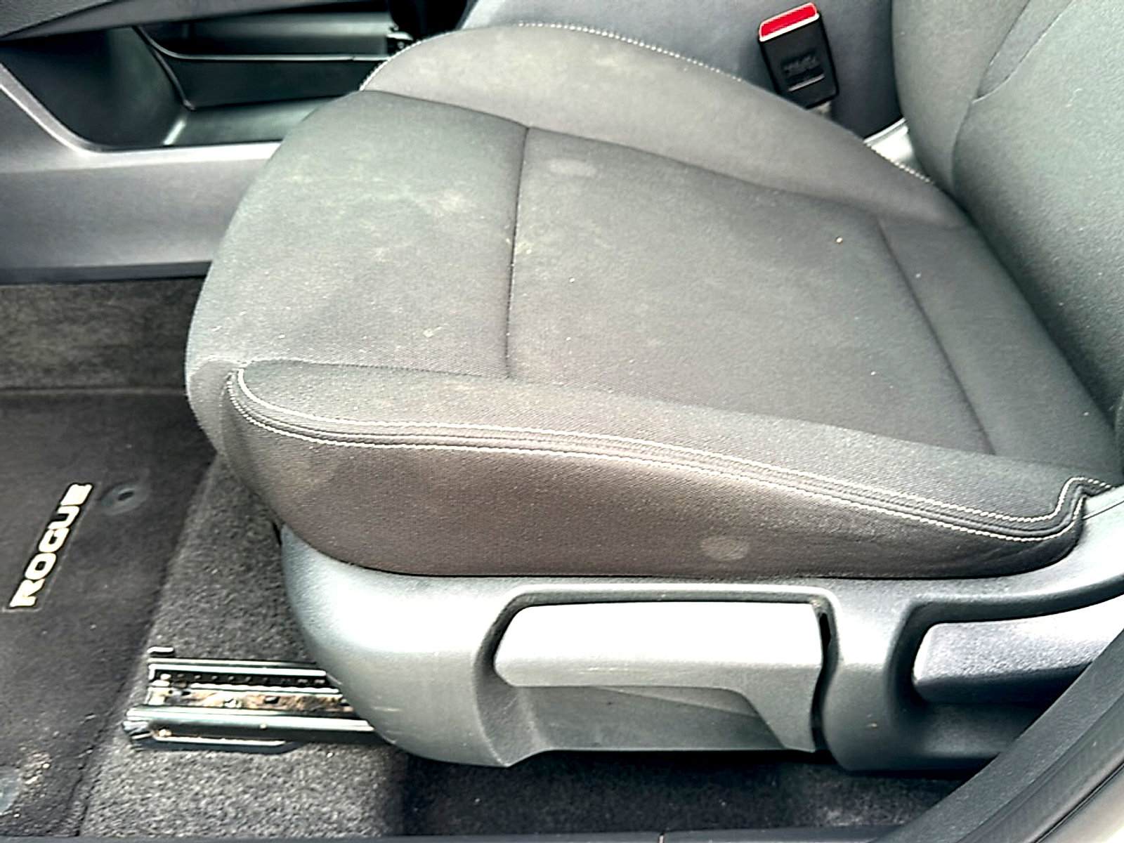 Used 2024 Nissan Rogue S image 15