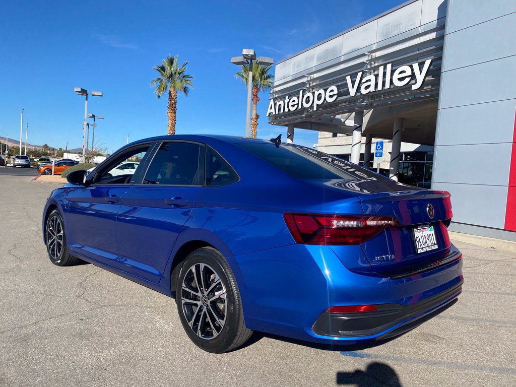 Used 2024 Volkswagen Jetta Sport FWD image 5