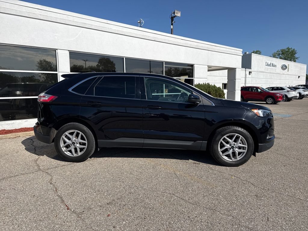 Used 2024 Ford Edge SEL w/ Convenience Package AWD/4WD image 2
