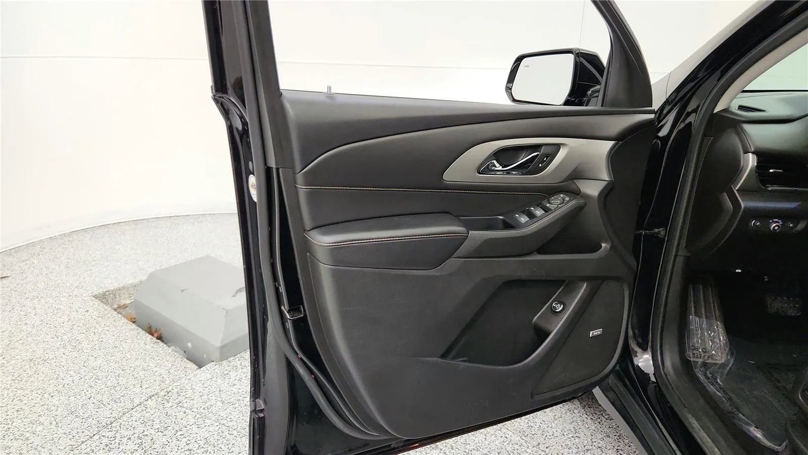 Used 2018 Chevrolet Traverse LT image 33