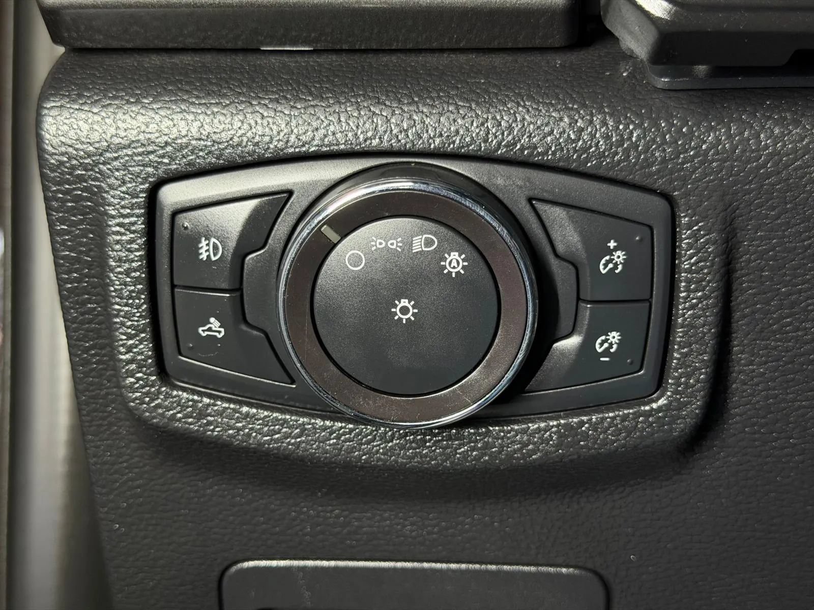 Used 2018 Ford F150 XLT w/ Equipment Group 302A Luxury AWD/4WD image 25