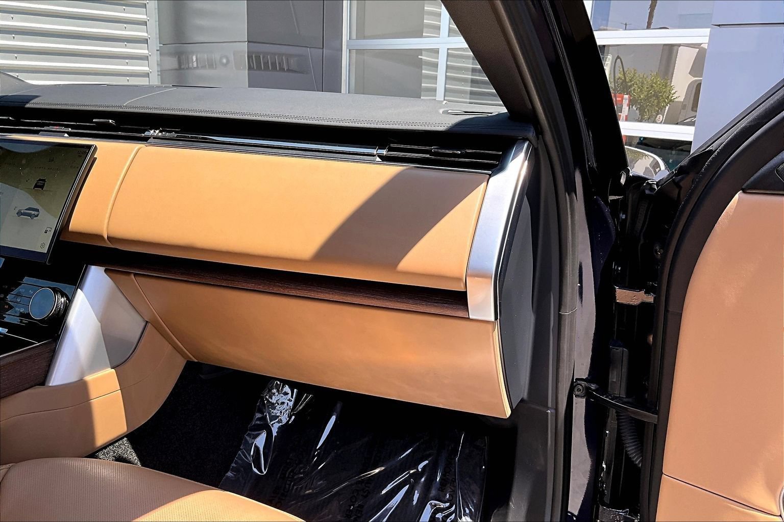 Certified 2023 Land Rover Range Rover SE AWD/4WD image 15