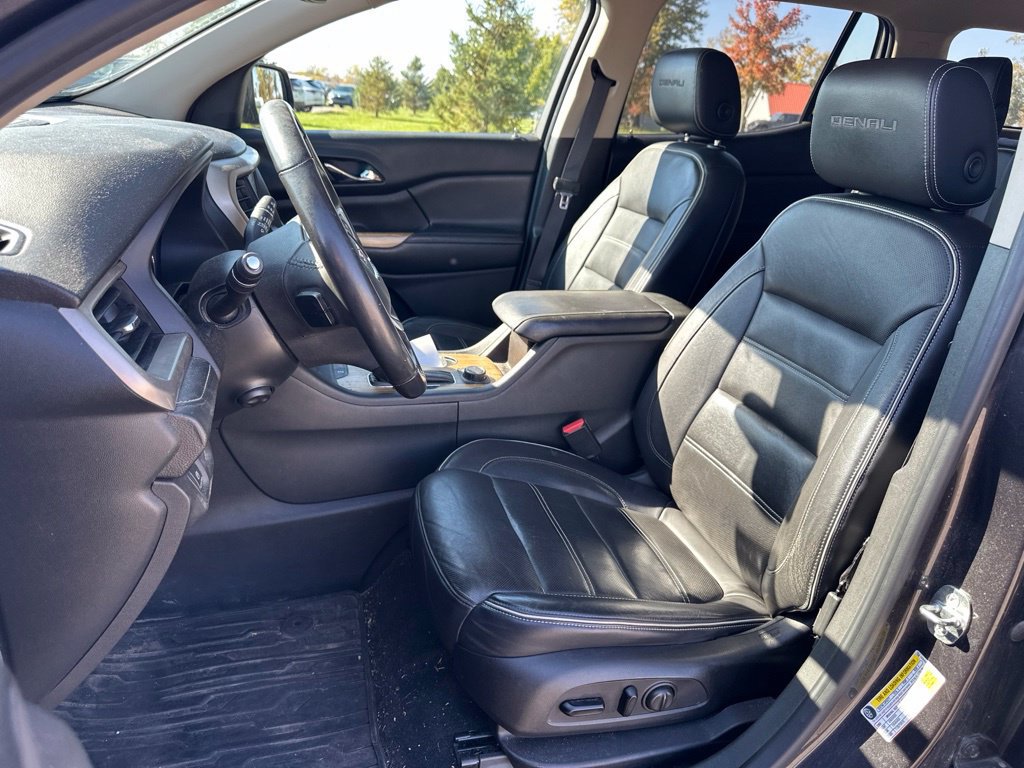 Used 2017 GMC Acadia Denali w/ Technology Package FWD image 16