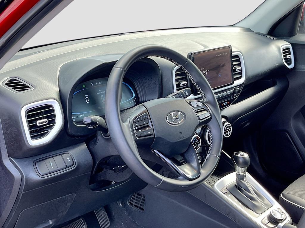 Used 2023 Hyundai Venue Limited w/ Cargo Package image 9