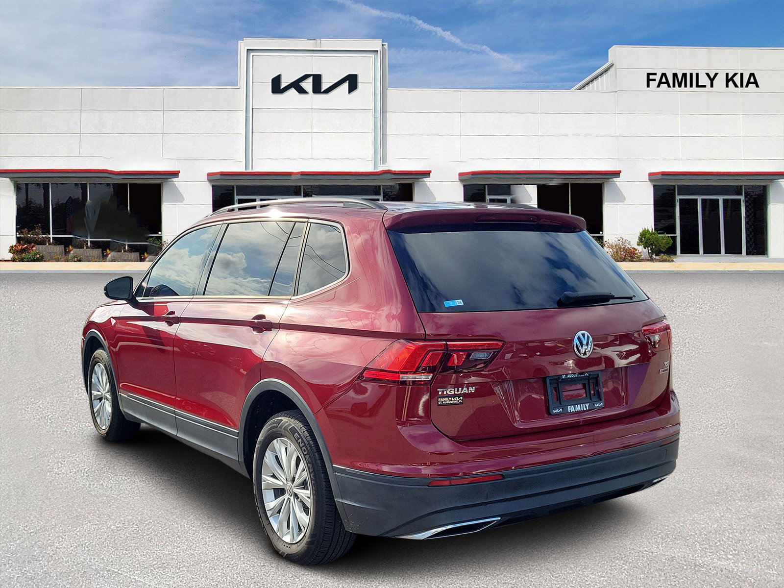 Used 2018 Volkswagen Tiguan S w/ 3rd Row Seat Package AWD/4WD image 4