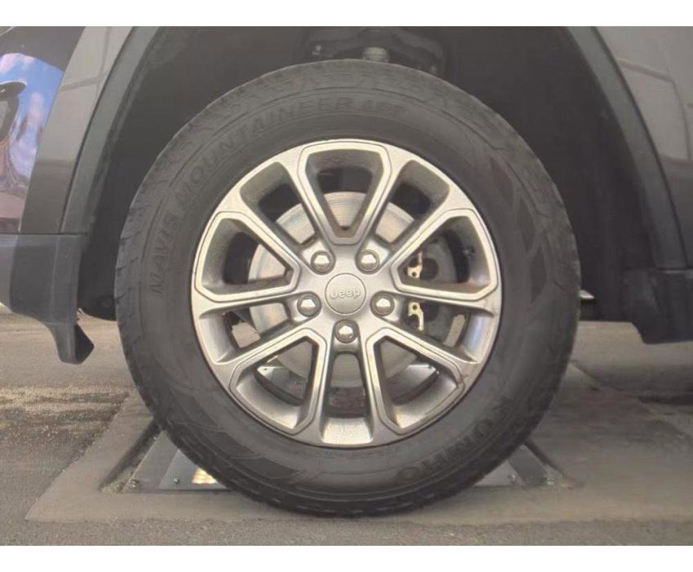 Used 2016 Jeep Grand Cherokee Limited RWD image 8