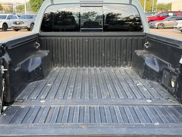 Used 2022 Toyota Tacoma TRD Off-Road AWD/4WD image 30