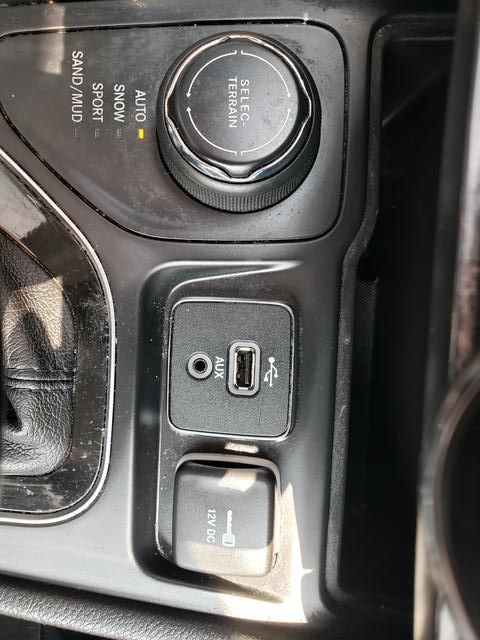 Used 2019 Jeep Cherokee Limited w/ Trailer Tow Group AWD/4WD image 21
