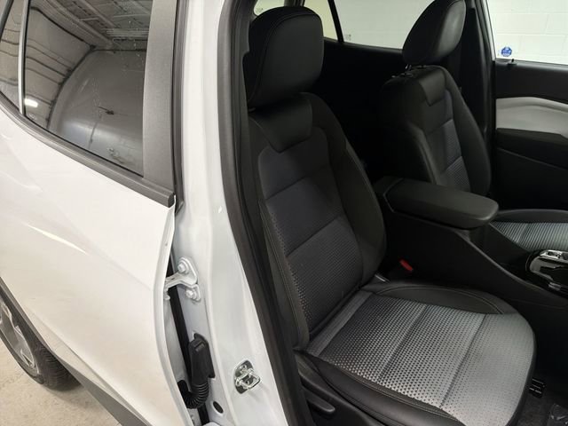 Certified 2025 Chevrolet Trax LT w/ LT Convenience Package image 18