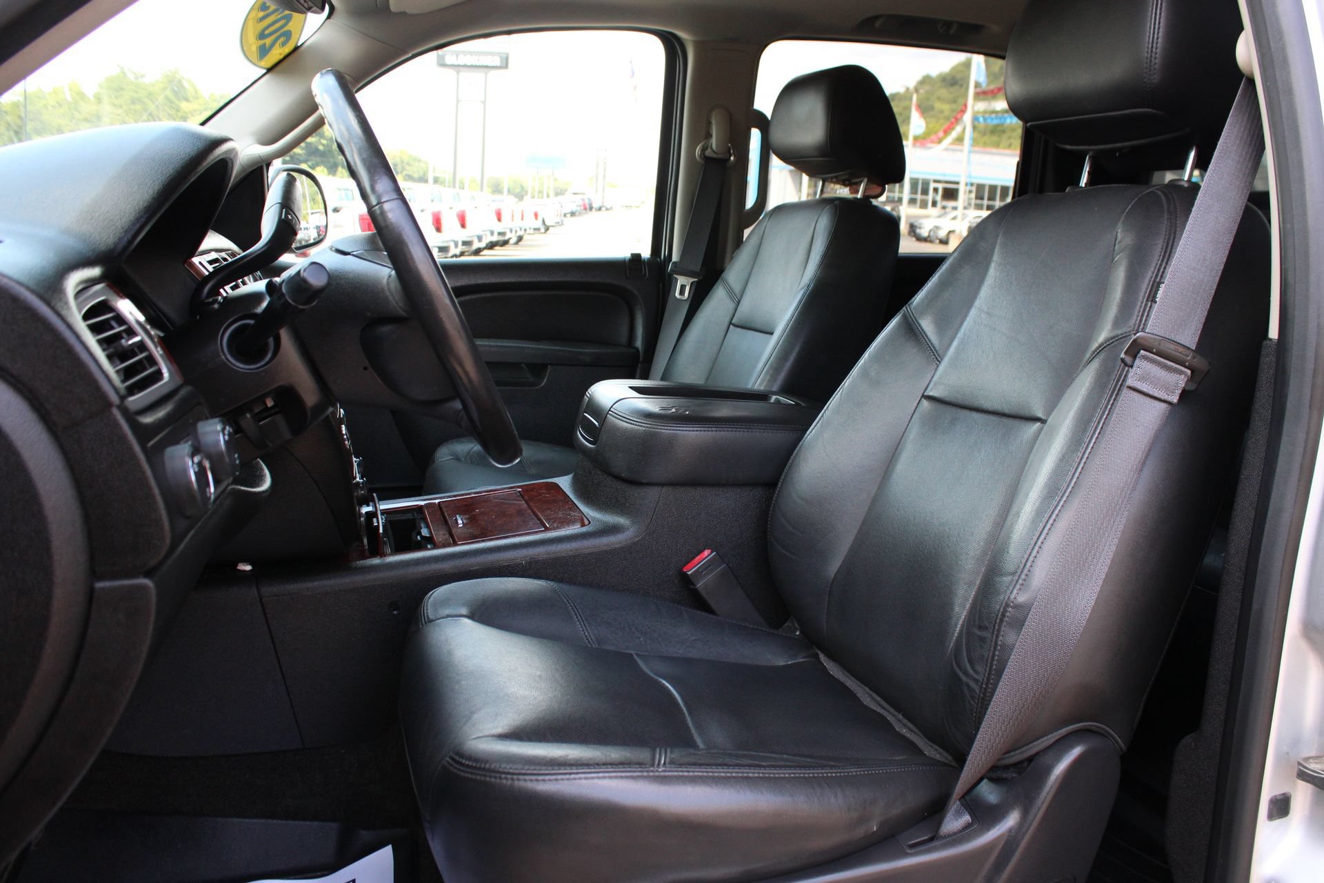 Used 2013 Chevrolet Avalanche LTZ AWD/4WD image 17