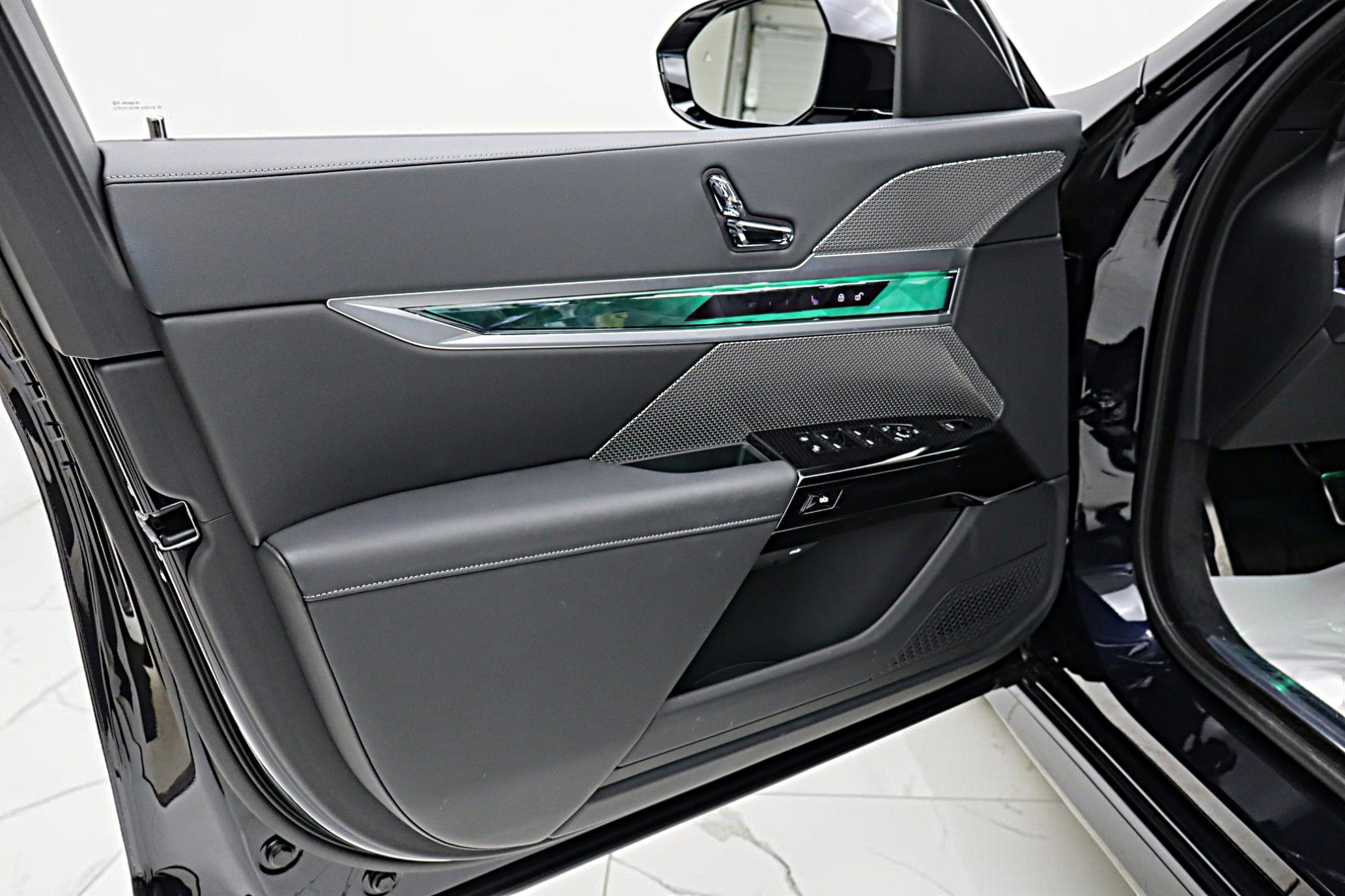 Used 2023 BMW i7 xDrive60 image 47