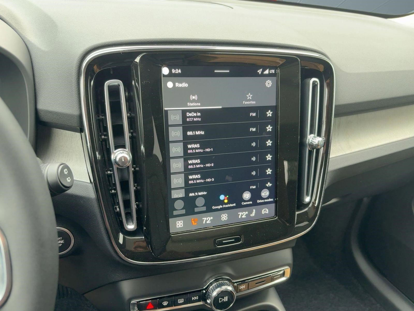 Used 2026 Volvo XC40 B4 Core w/ Climate Package FWD image 11