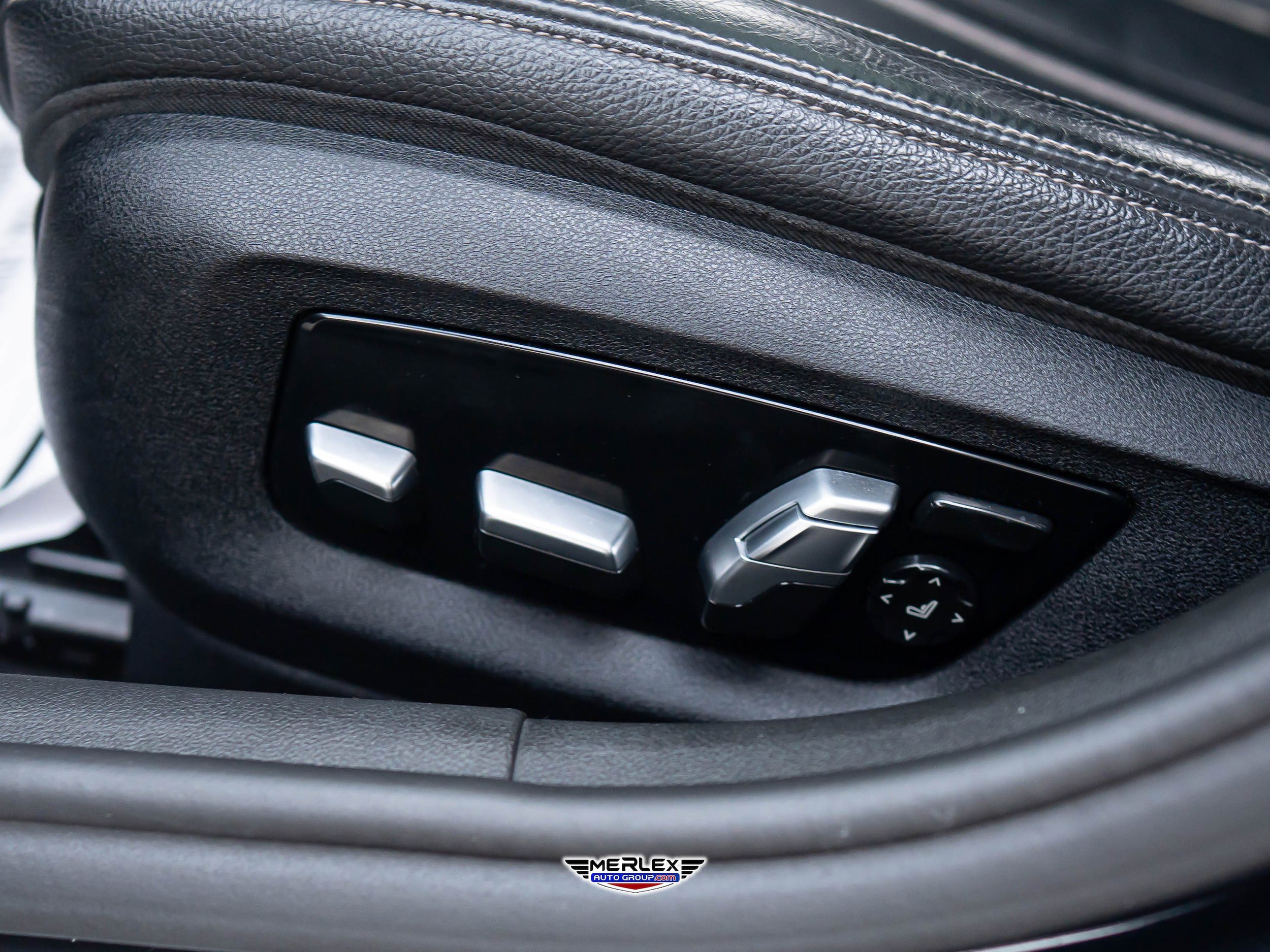 Used 2018 BMW 540i xDrive w/ M Sport Package image 43