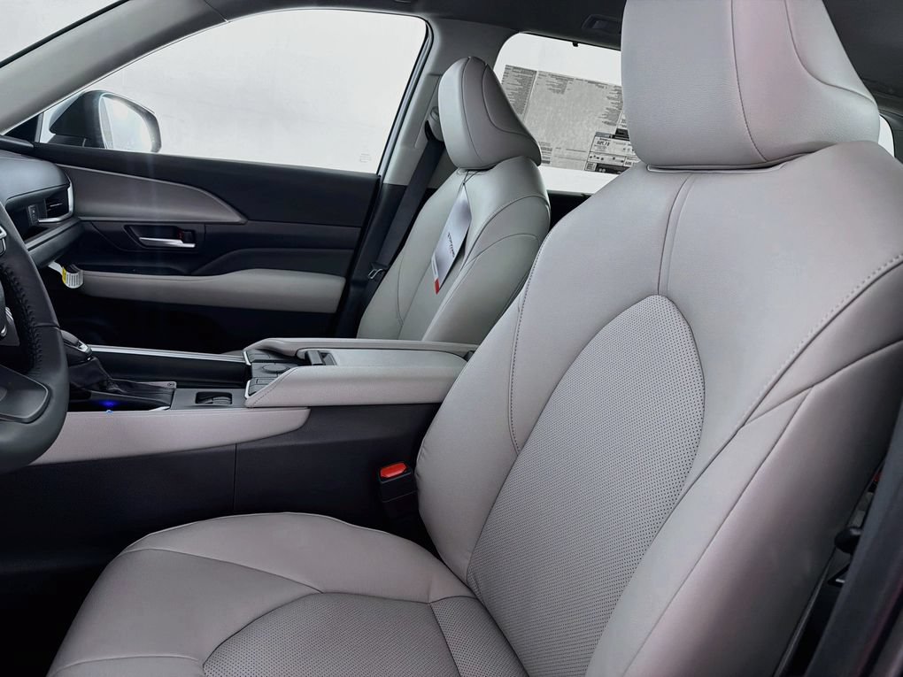 New 2026 Toyota Grand Highlander FWD image 32