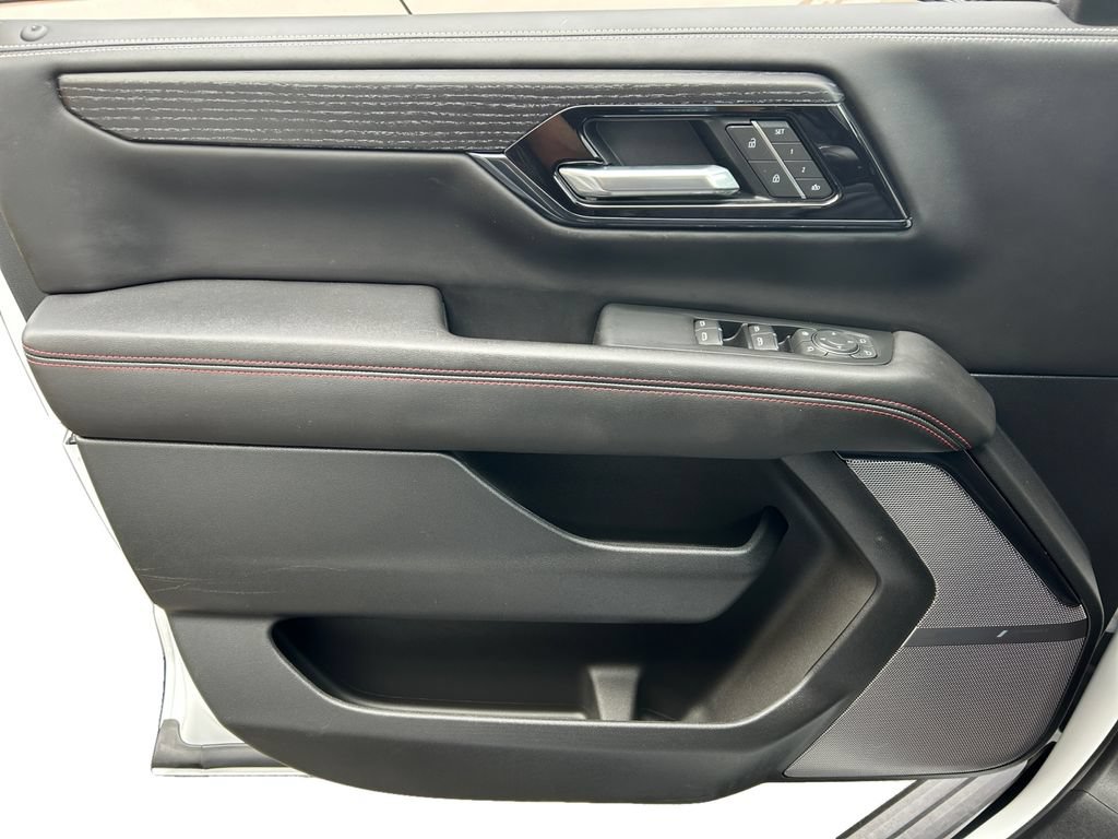 Used 2025 GMC Yukon AT4 Ultimate AWD/4WD image 19