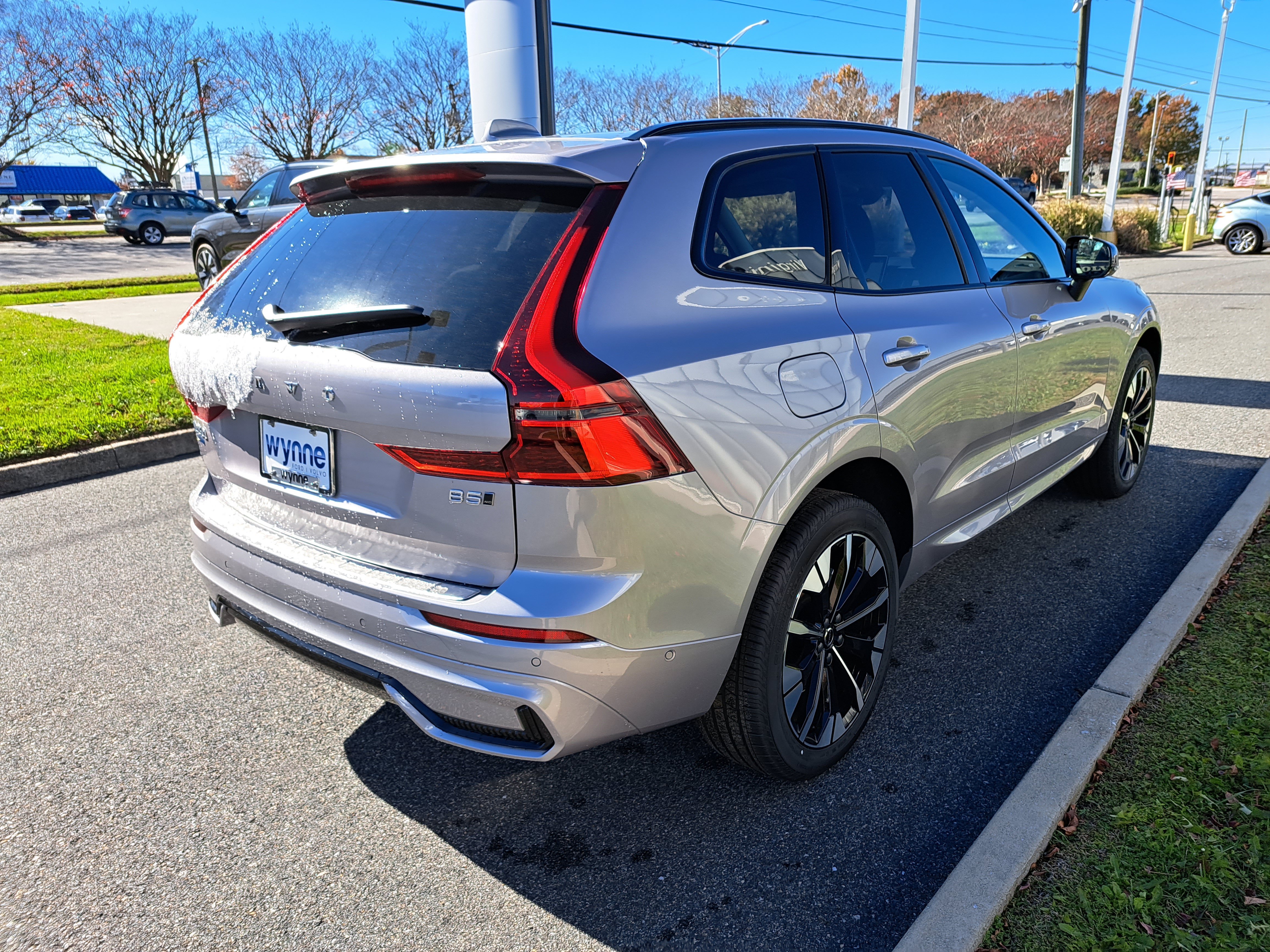New 2026 Volvo XC60 B5 Plus w/ Protection Package Premier AWD/4WD image 3