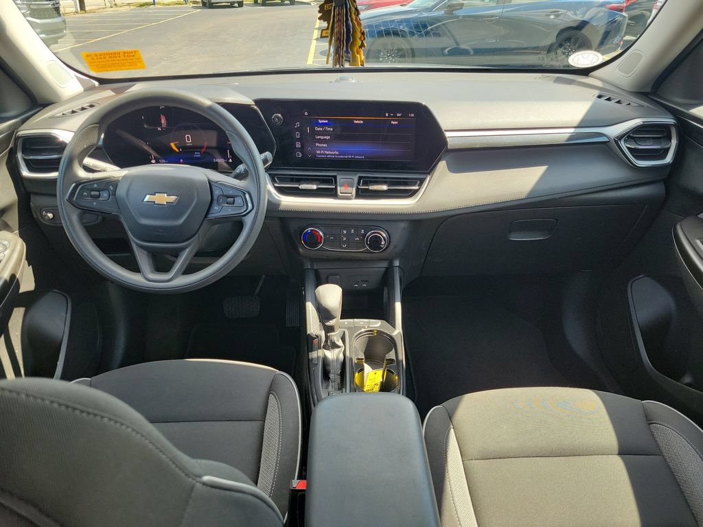 Used 2025 Chevrolet TrailBlazer LS w/ LS Confidence Package FWD image 13