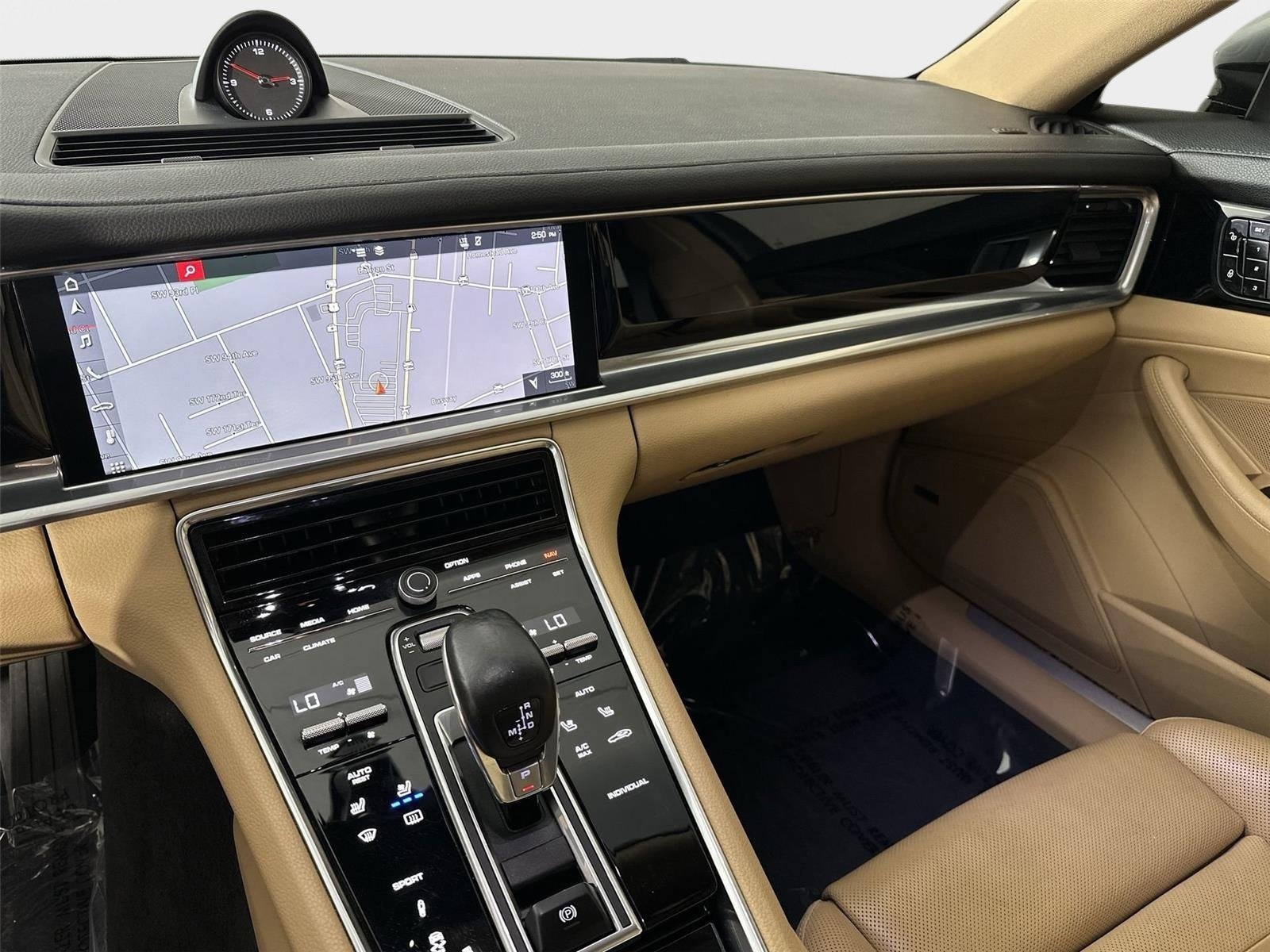 Used 2018 Porsche Panamera 4 image 21