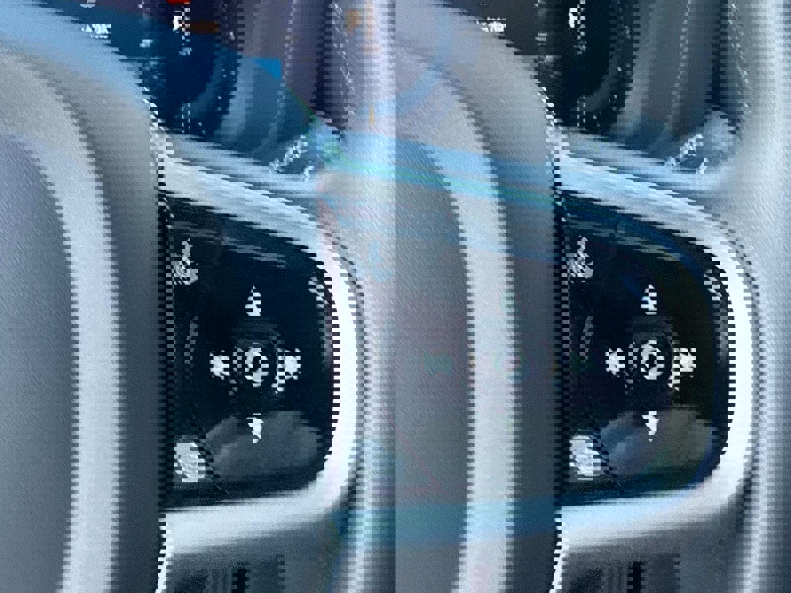 Used 2025 Volvo XC60 B5 Plus image 27