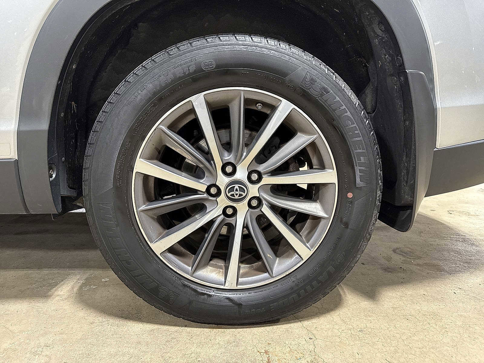 Used 2019 Toyota Highlander XLE image 10