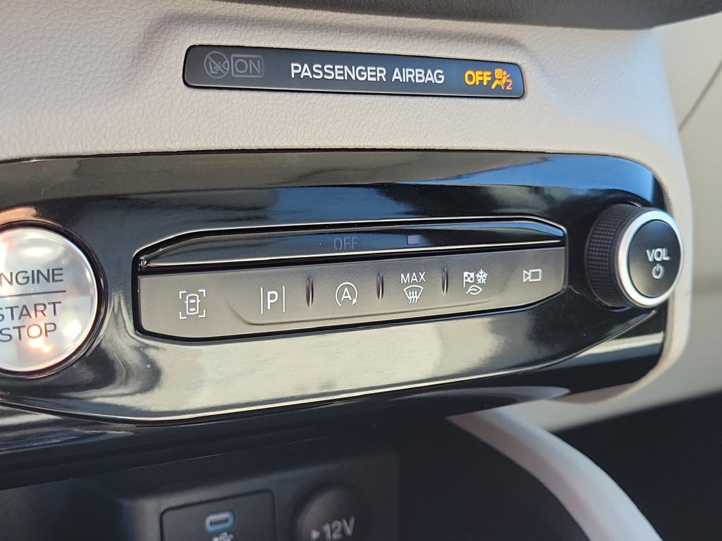 Certified 2023 Ford Escape Platinum w/ Premium Technology Package AWD/4WD image 29
