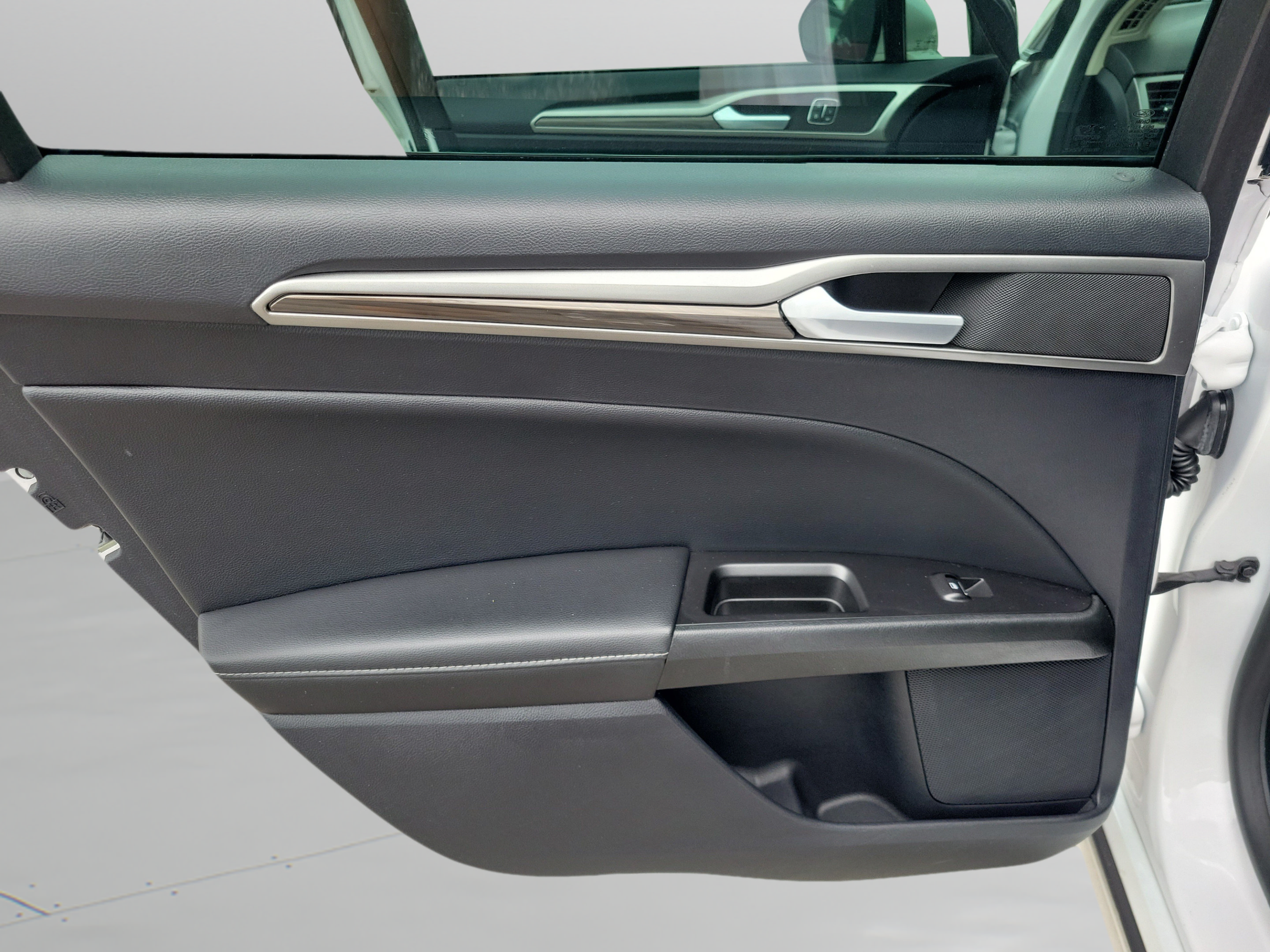 Used 2020 Ford Fusion SEL FWD image 11