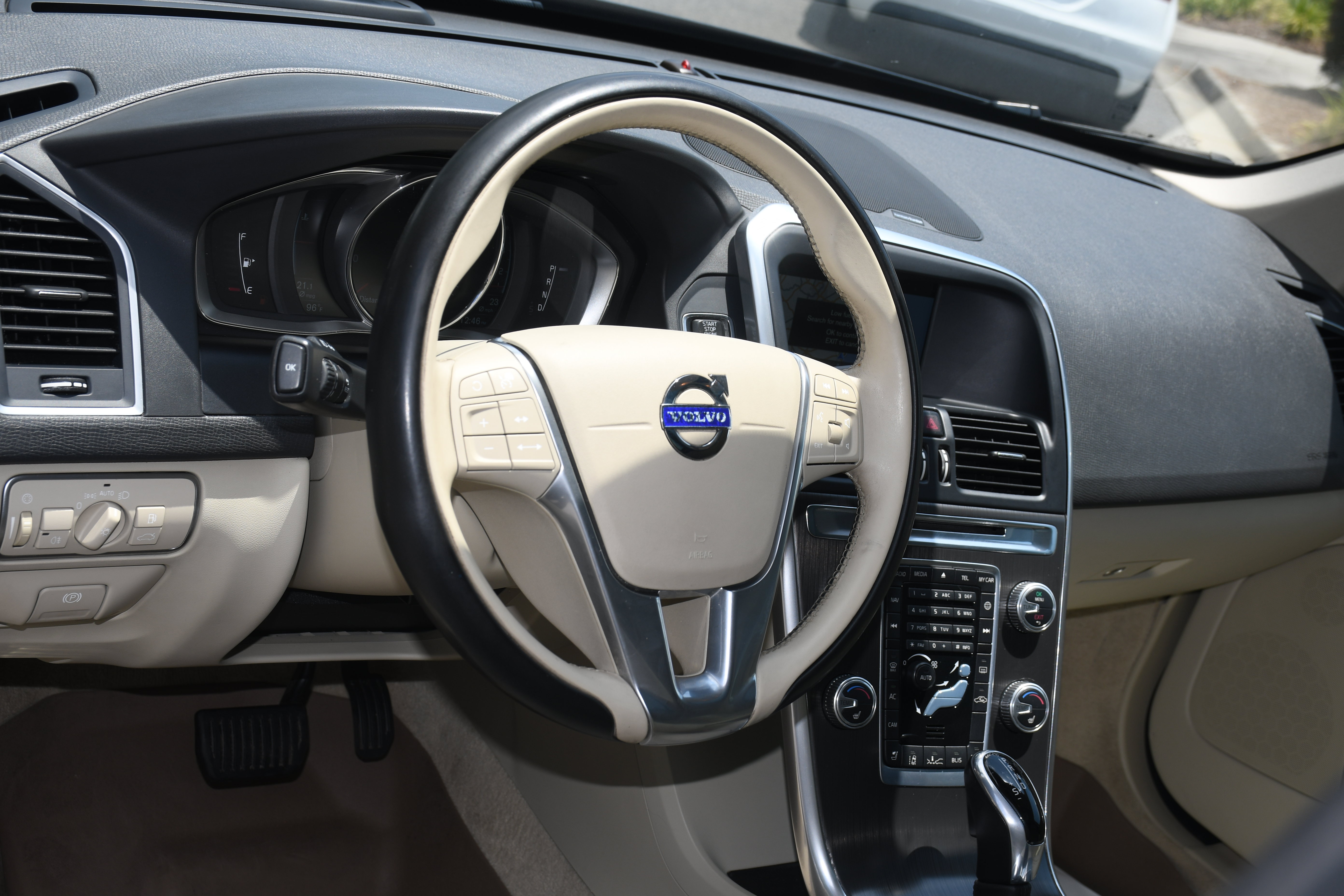 Used 2016 Volvo XC60 T5 Platinum AWD/4WD image 9