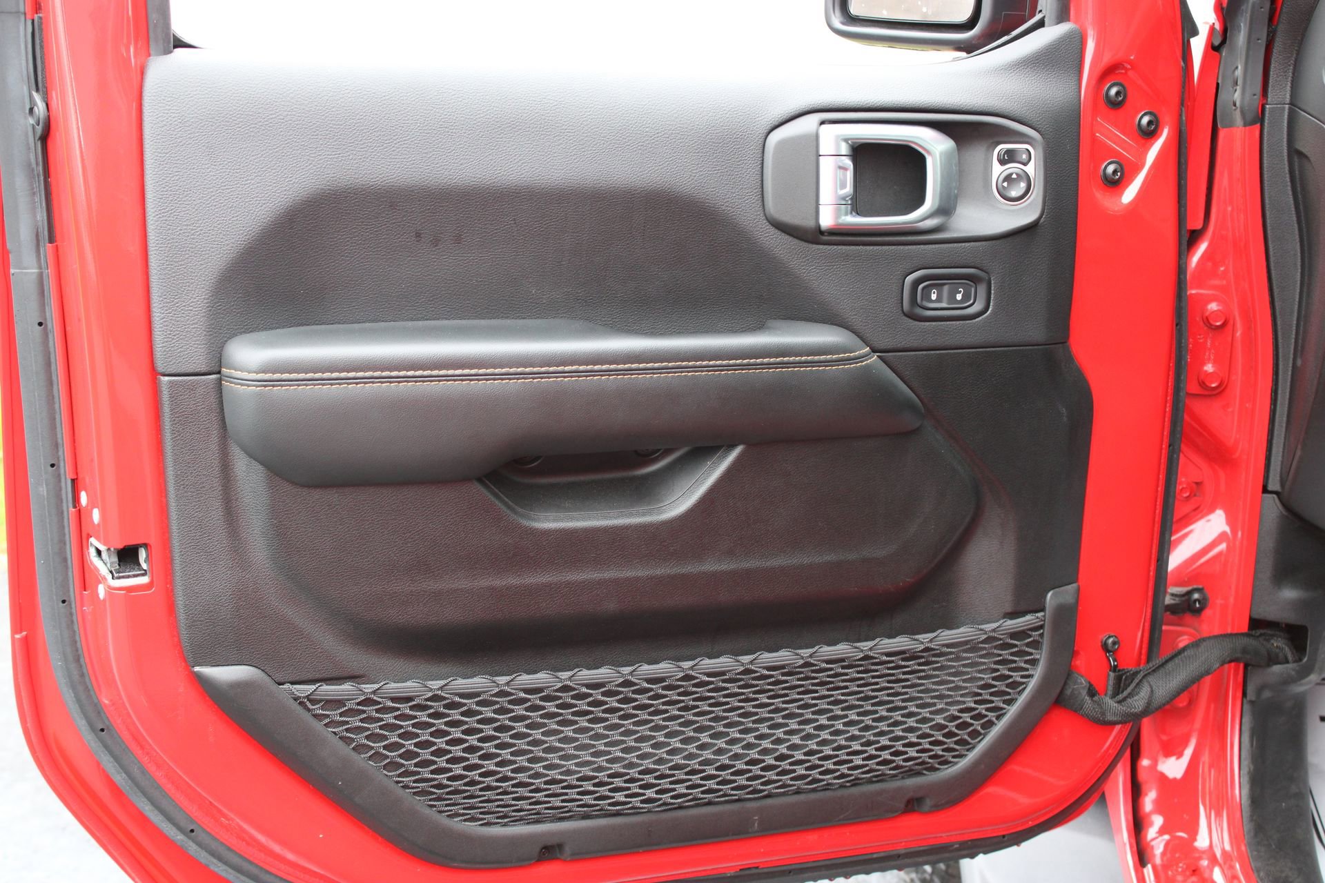 Used 2024 Jeep Wrangler Sahara image 12