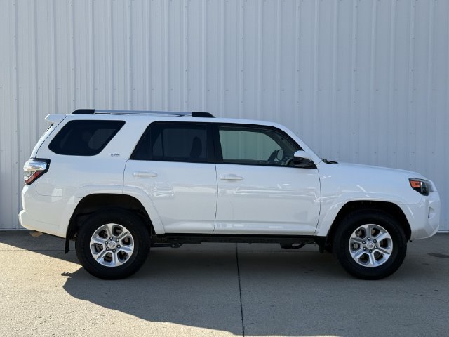 Used 2023 Toyota 4Runner SR5 AWD/4WD image 3