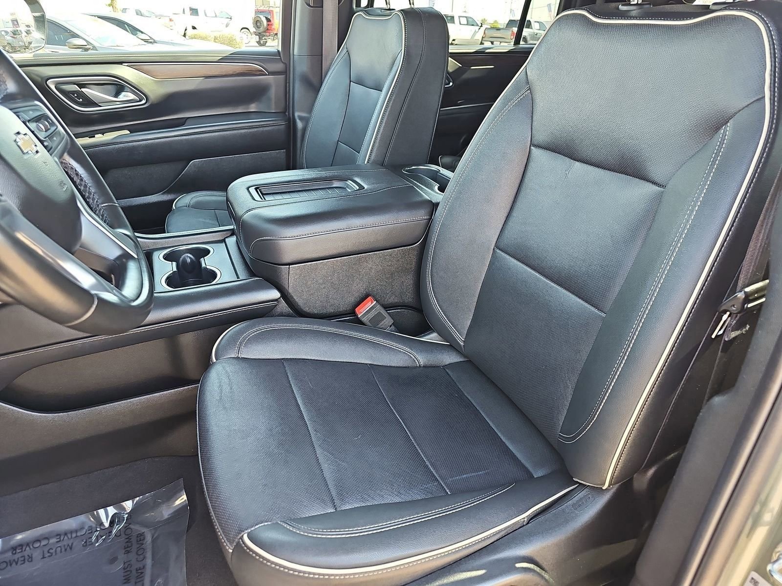 Used 2023 Chevrolet Suburban Premier image 16