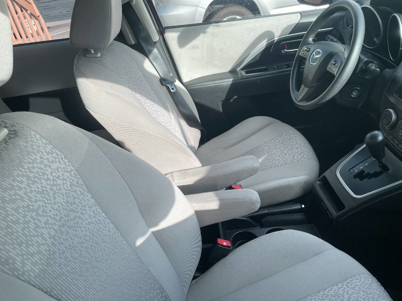 Used 2012 MAZDA MAZDA5 Sport image 4