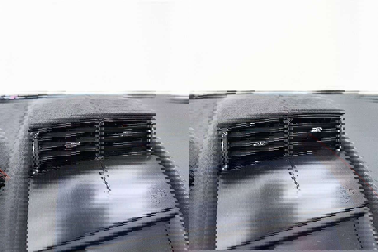 Used 2020 Jaguar F-TYPE SVR image 83