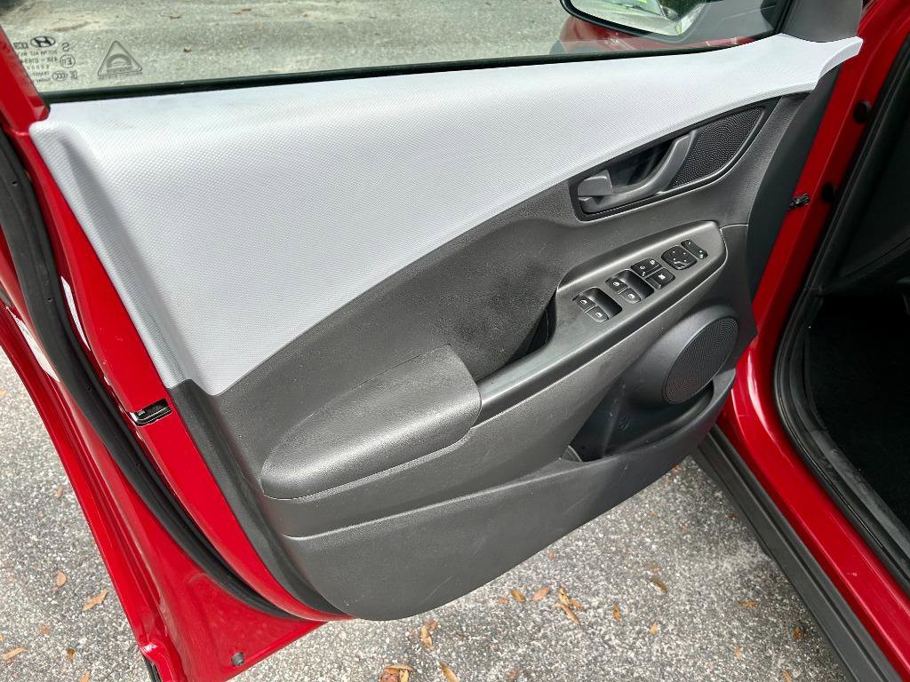 Used 2021 Hyundai Kona SE image 11