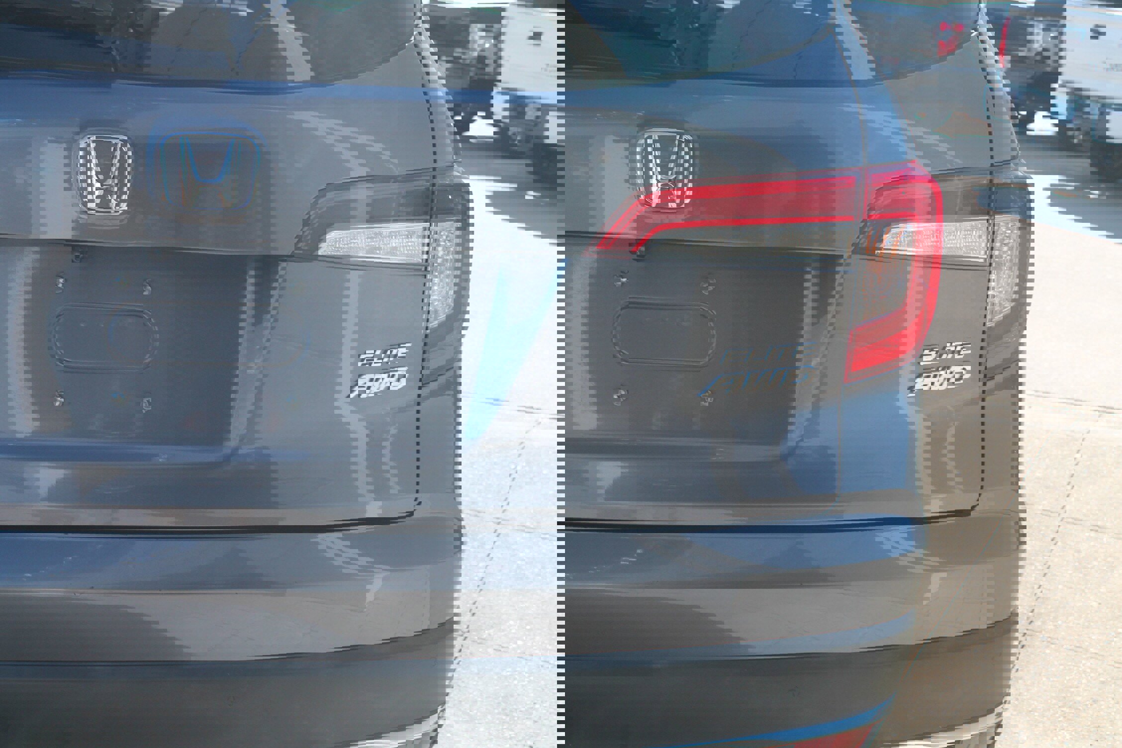 Used 2019 Honda Pilot Elite image 4