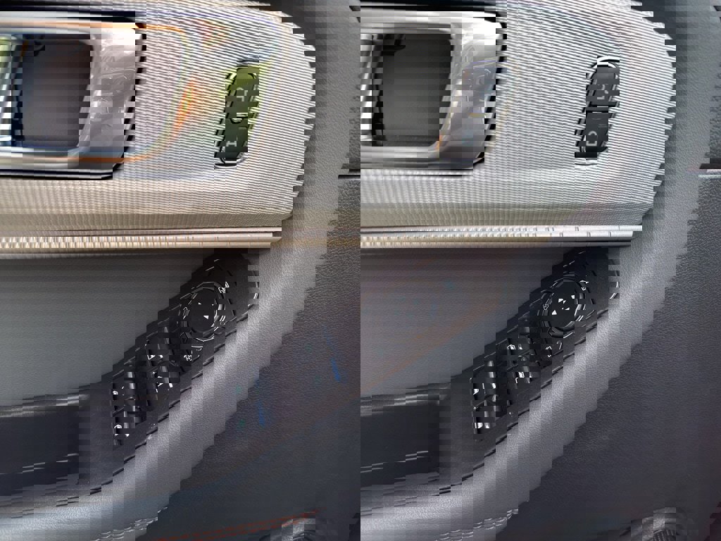 New 2026 Ford Explorer Active w/ Active Comfort Package image 15