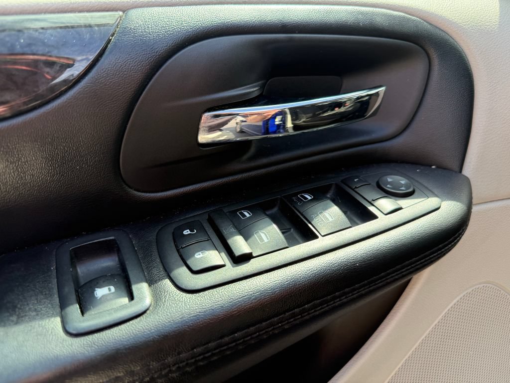 Used 2019 Dodge Grand Caravan SE FWD image 10