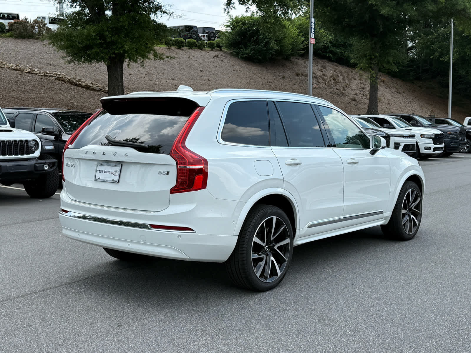 Used 2025 Volvo XC90 B5 Plus w/ Protection Package Premier AWD/4WD image 5