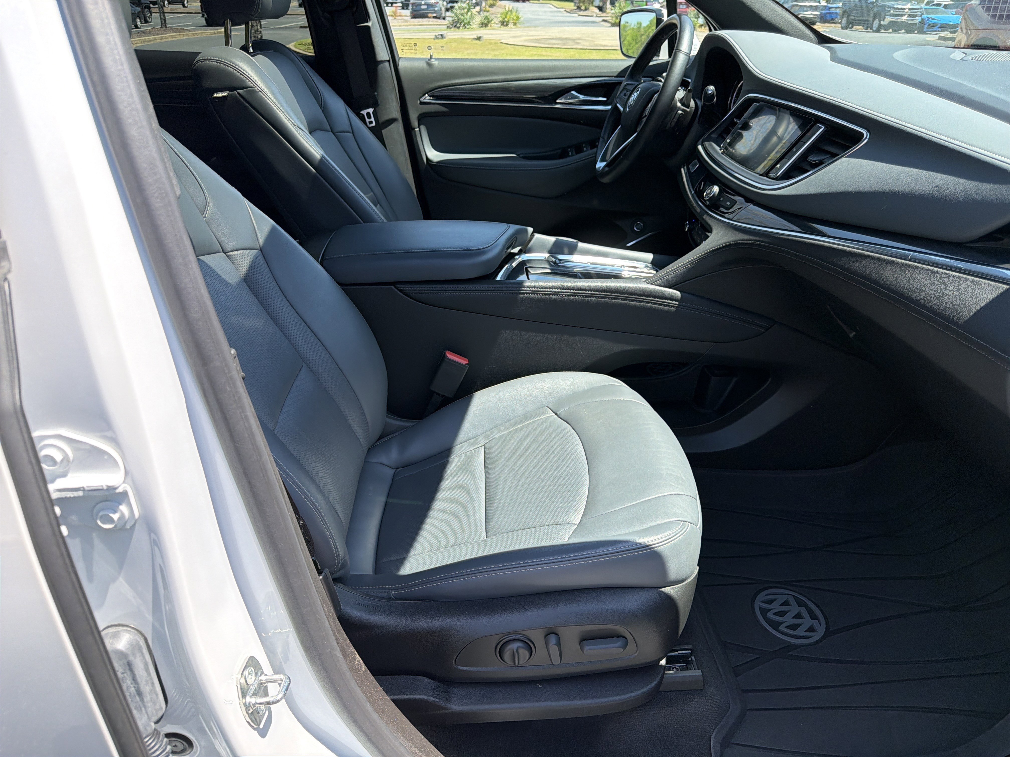 Used 2023 Buick Enclave Essence w/ Experience Buick Package AWD/4WD image 13