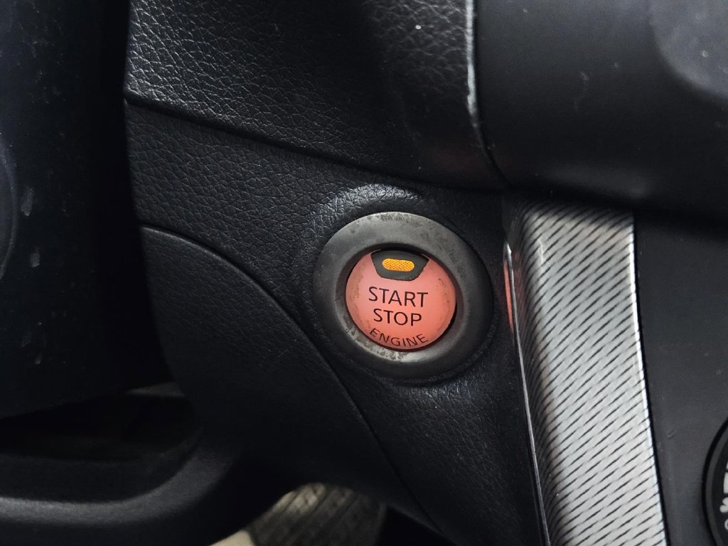 Used 2015 Nissan Sentra SR w/ SR Premium Package FWD image 25
