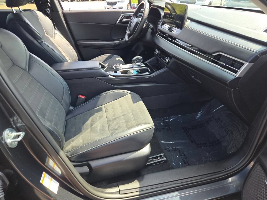 Used 2025 Mitsubishi Outlander SE AWD/4WD image 9