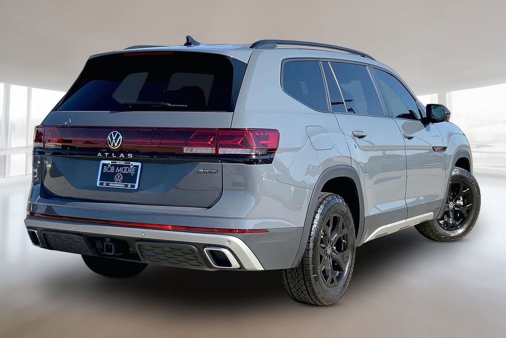 Certified 2025 Volkswagen Atlas Peak Edition SE AWD/4WD image 2
