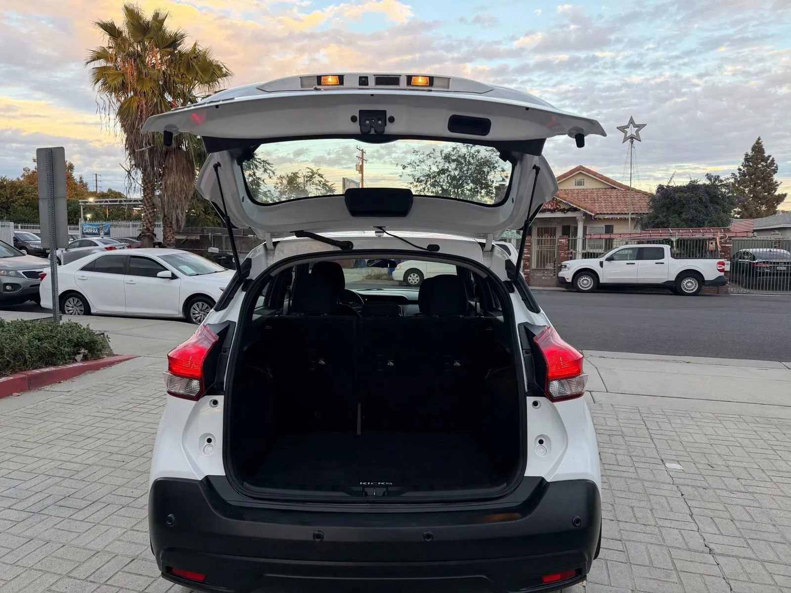 Used 2020 Nissan Kicks S image 6