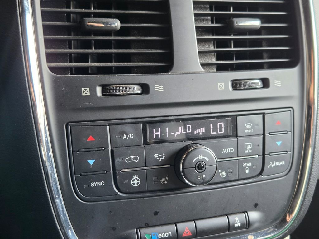 Used 2017 Dodge Grand Caravan SXT w/ Driver Convenience Group image 7