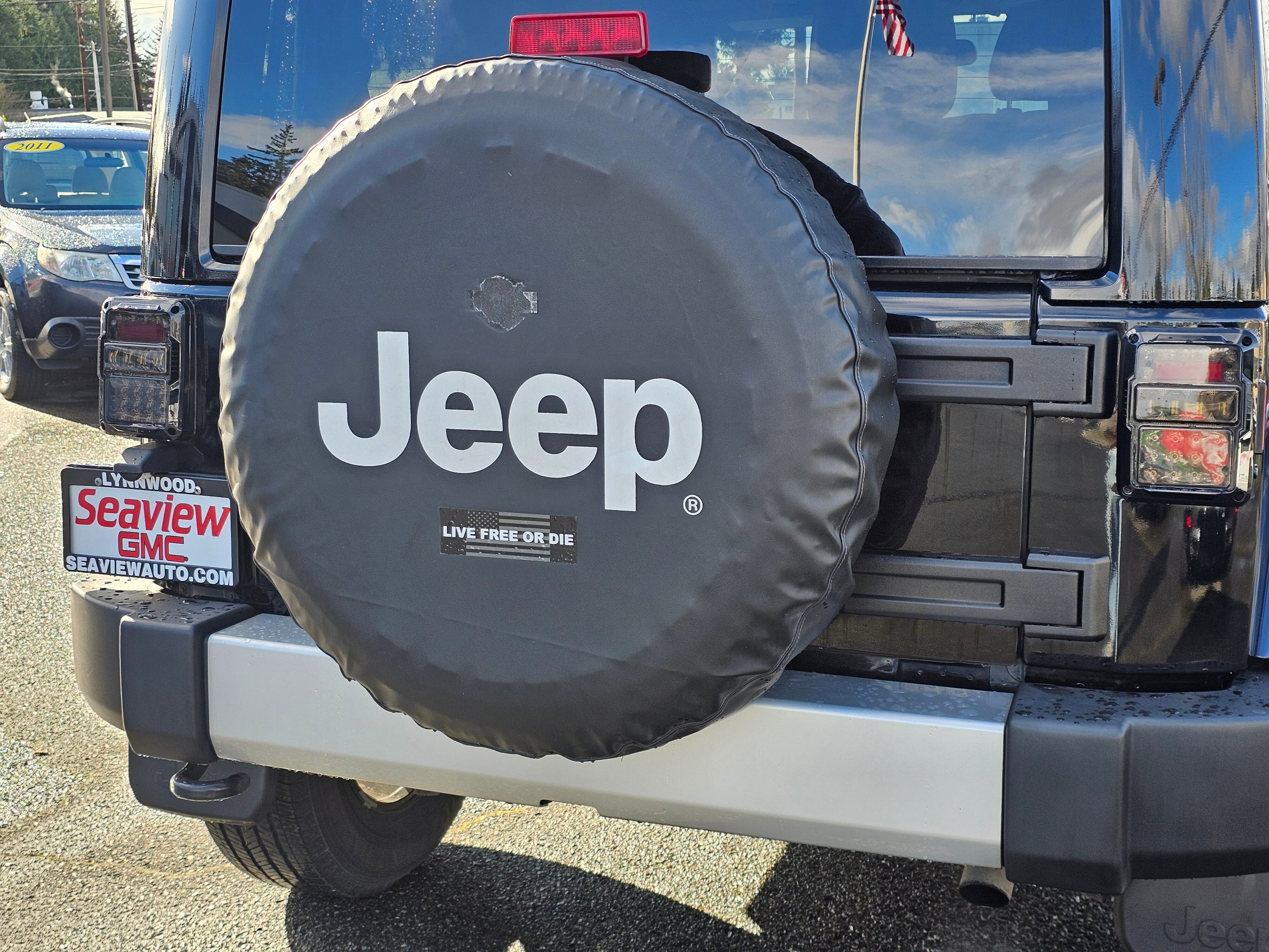 Used 2011 Jeep Wrangler Sahara w/ Dual Top Group AWD/4WD image 13