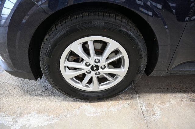 Used 2022 Kia Carnival LX image 31