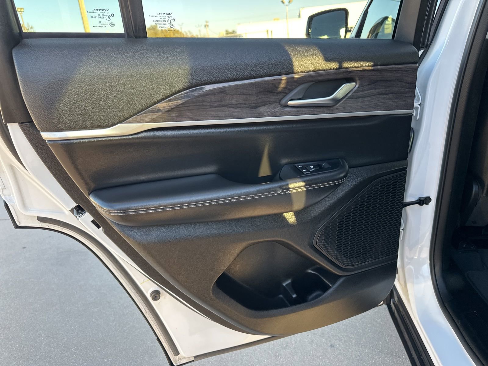 Used 2023 Jeep Grand Cherokee Limited image 22