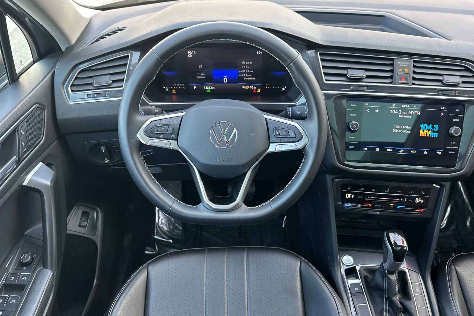 Used 2024 Volkswagen Tiguan SE image 17