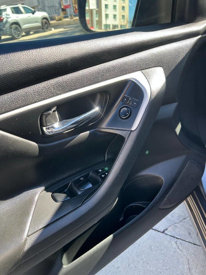 Used 2018 Nissan Altima 2.5 S w/ S Convenience Package image 18