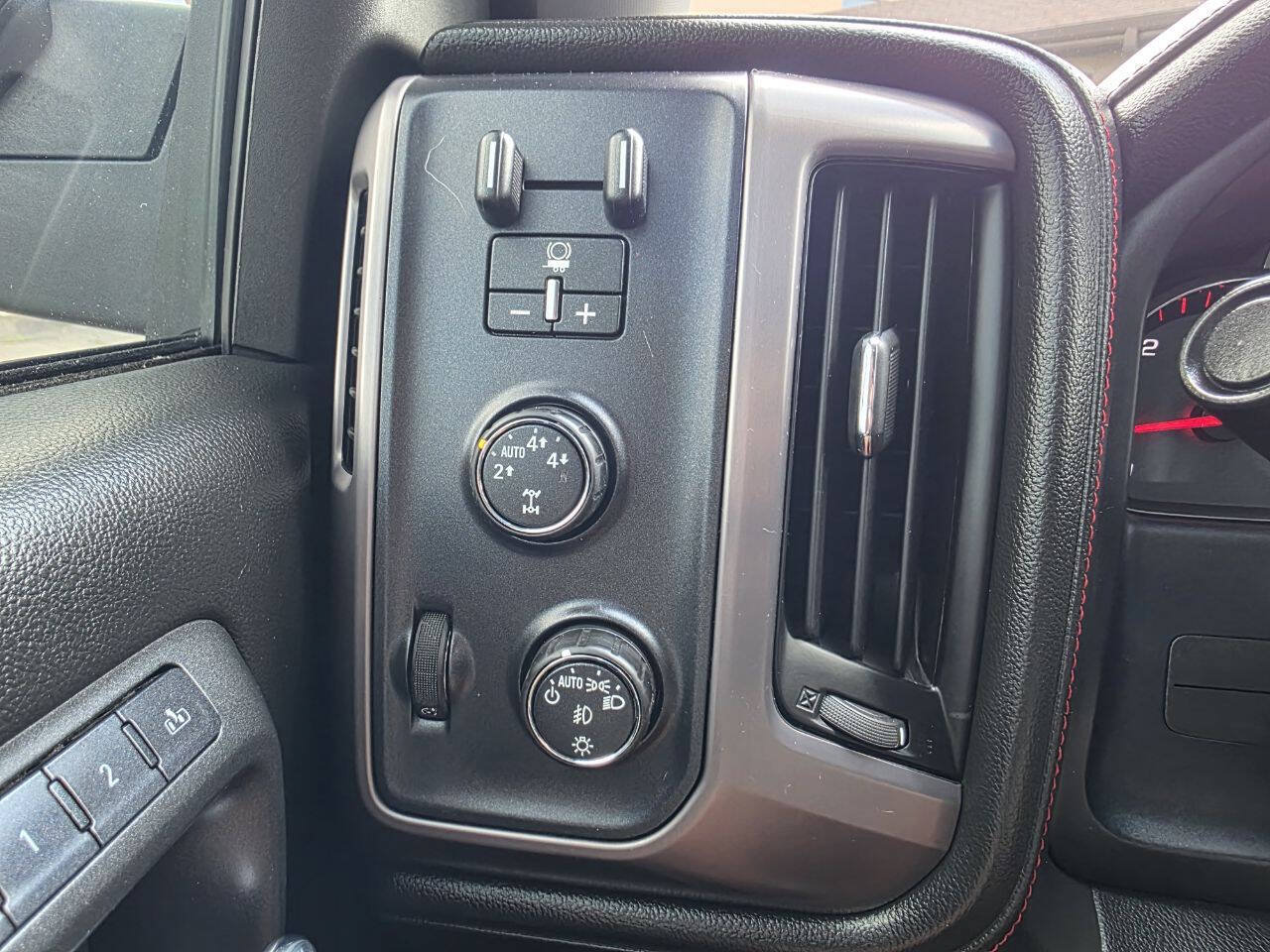 Used 2016 GMC Sierra 1500 SLT w/ All-Terrain Package AWD/4WD image 18