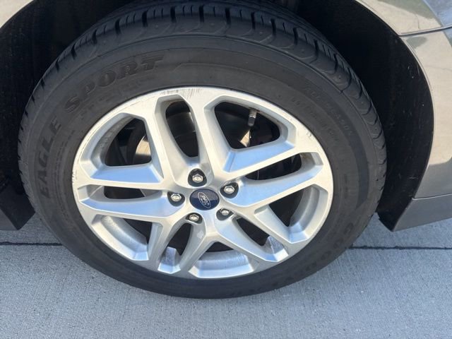 Used 2016 Ford Fusion SE FWD image 11